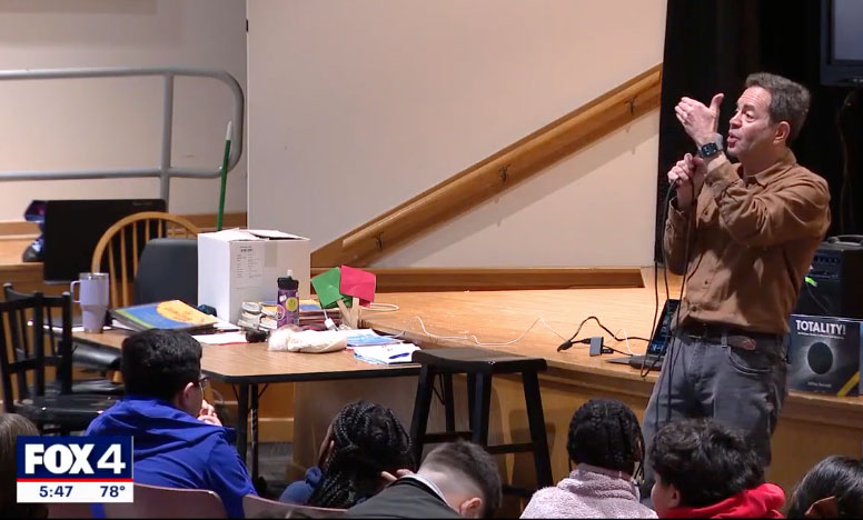 Jeffrey Bennett Speaking to Texas Students